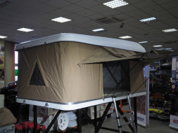Палатка туристическая быстрораскладывающаяся Стократ для установки на крышу автомобиля (пластиковая подъемная крыша) белая